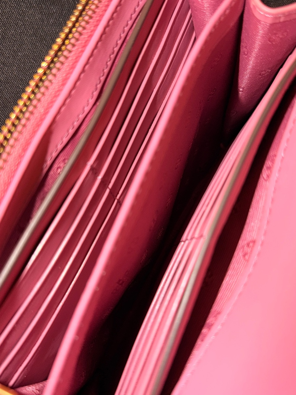 Tory Burch Pink Croc-Embossed Chain Crossbody with Gold Logo - Picture 6 of 6
